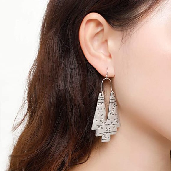 Antiqued Silver Crescent Moons Dangle Moon Earrings Modern Bohemian Boho New - Picture 1 of 5